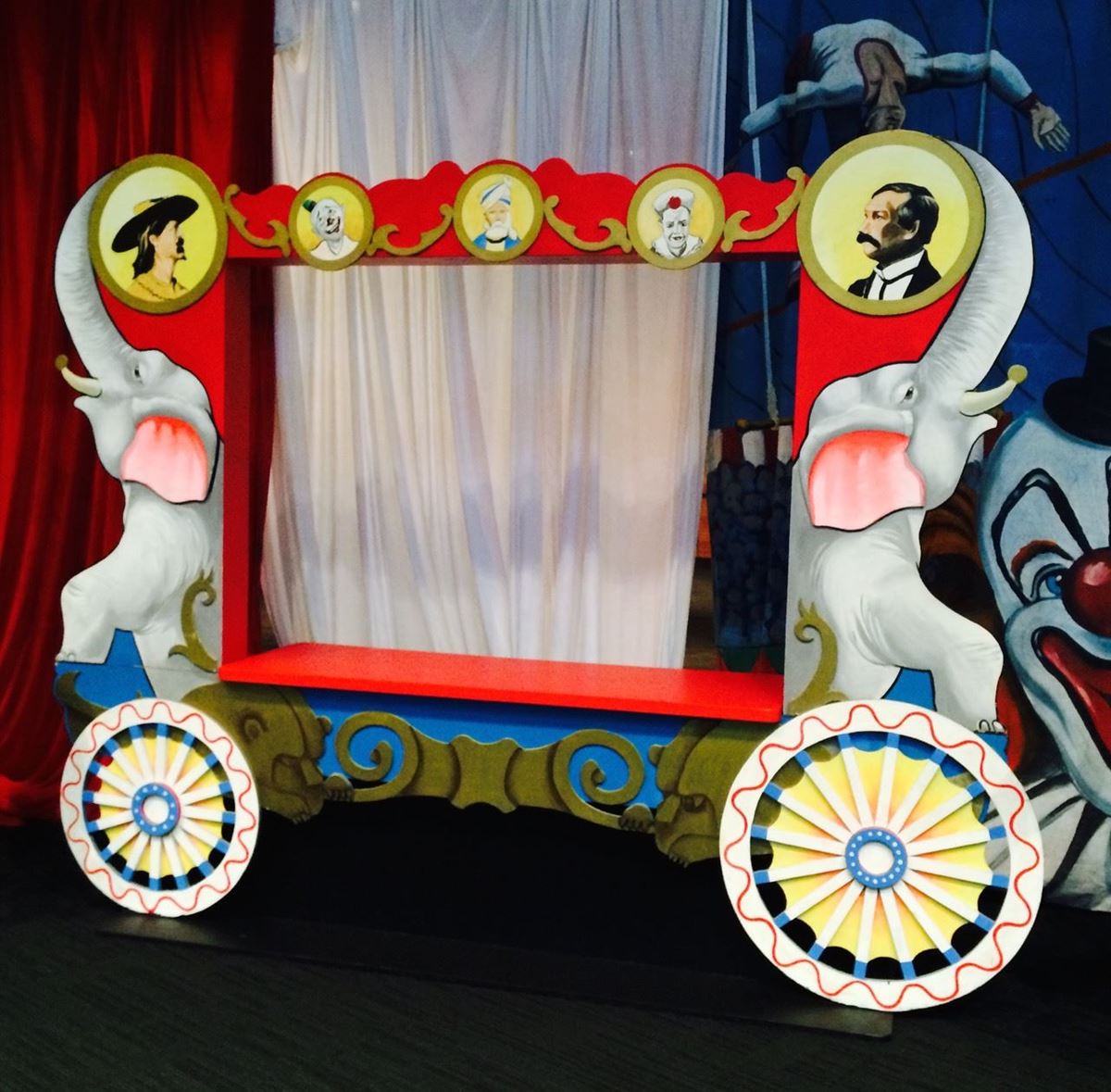 Picture of Food Station Circus Elephant 