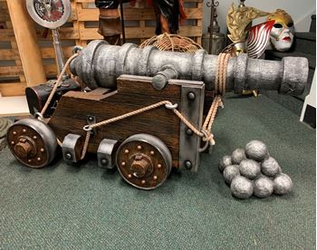 Picture of Replica Cannon / cannon balls